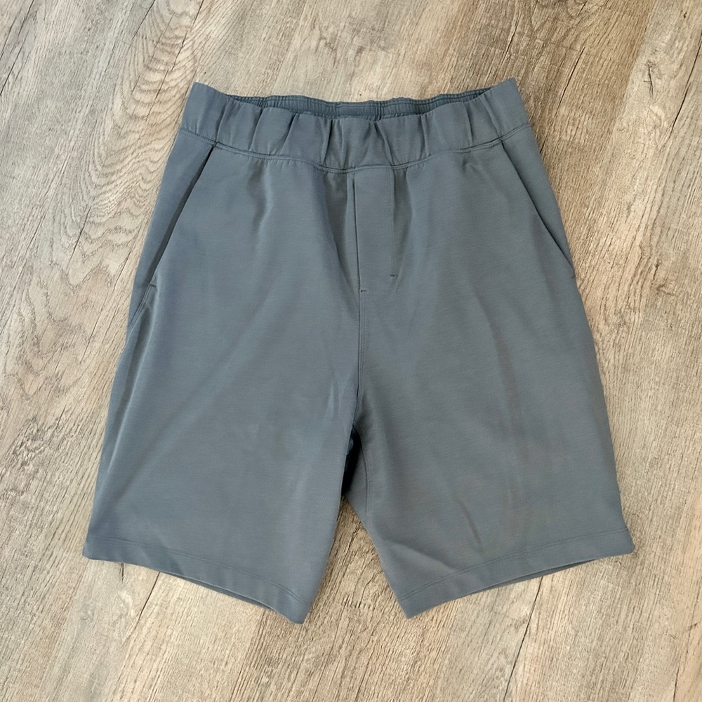 Lululemon men’s short size M.